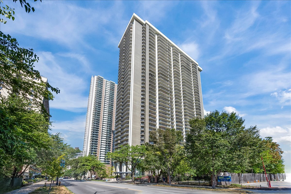 6007 N SHERIDAN Road Unit: 37B