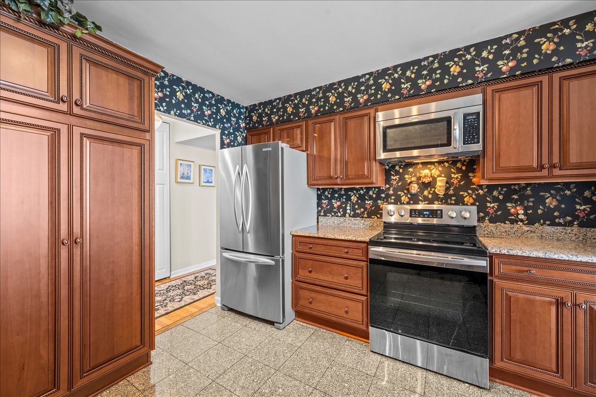 6007 N SHERIDAN Road Unit: 37B
