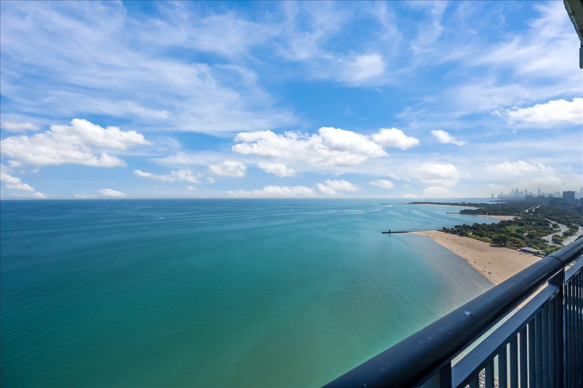 6007 N SHERIDAN Road Unit: 37B