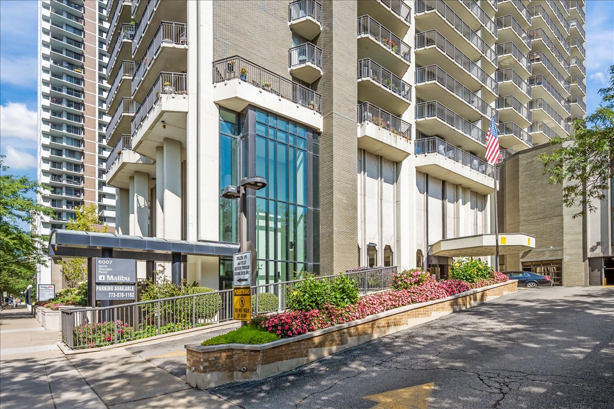 6007 N SHERIDAN Road Unit: 37B