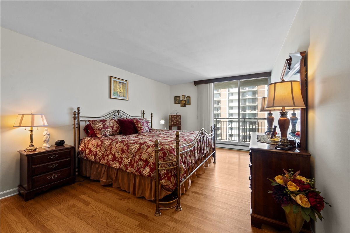 6007 N SHERIDAN Road Unit: 37B