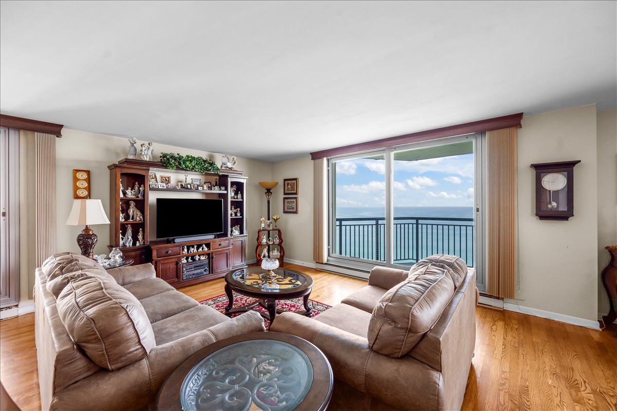 6007 N SHERIDAN Road Unit: 37B