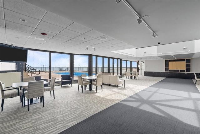 6007 N SHERIDAN Road Unit: 37B