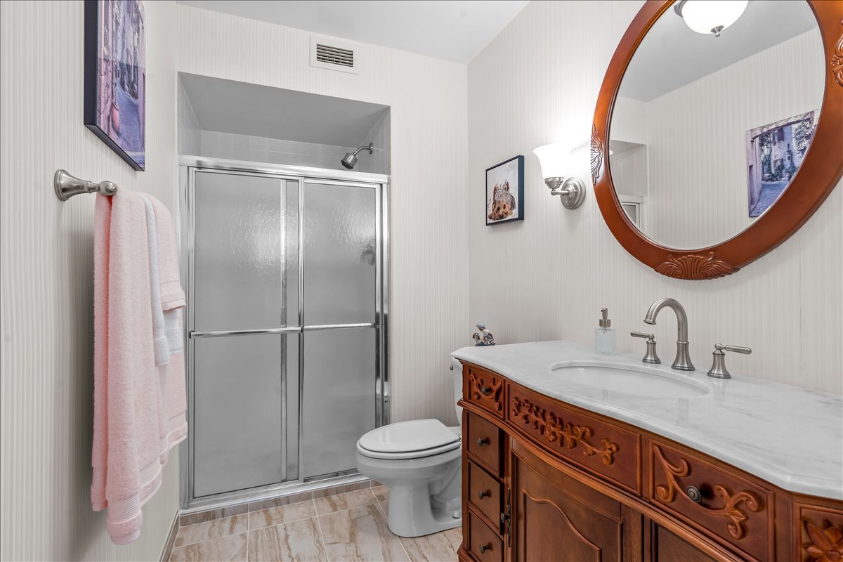 6007 N SHERIDAN Road Unit: 37B