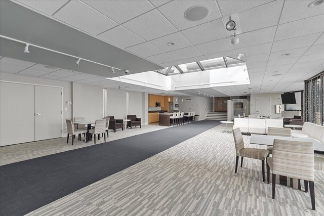 6007 N SHERIDAN Road Unit: 37B