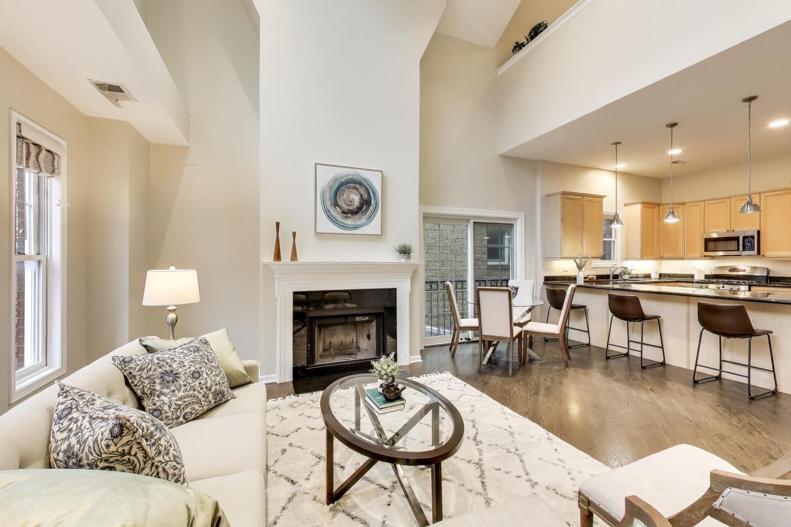 1312 W FLETCHER Street Unit: 3W