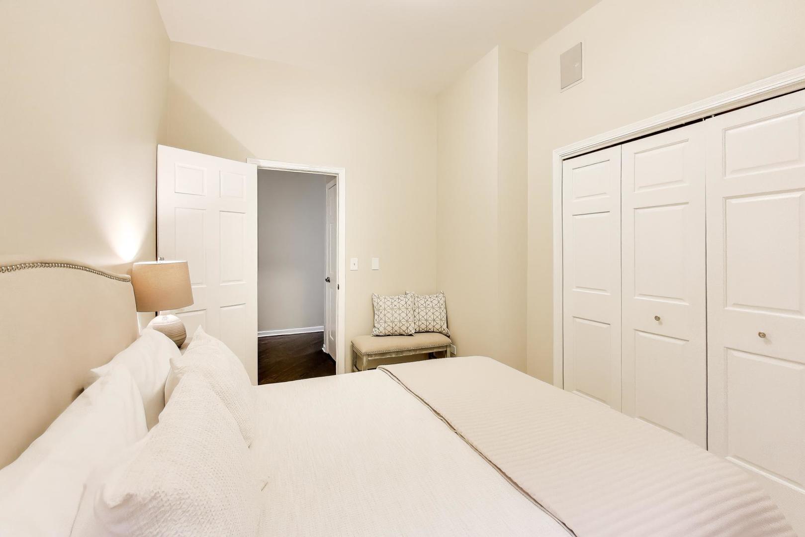 1312 W FLETCHER Street Unit: 3W