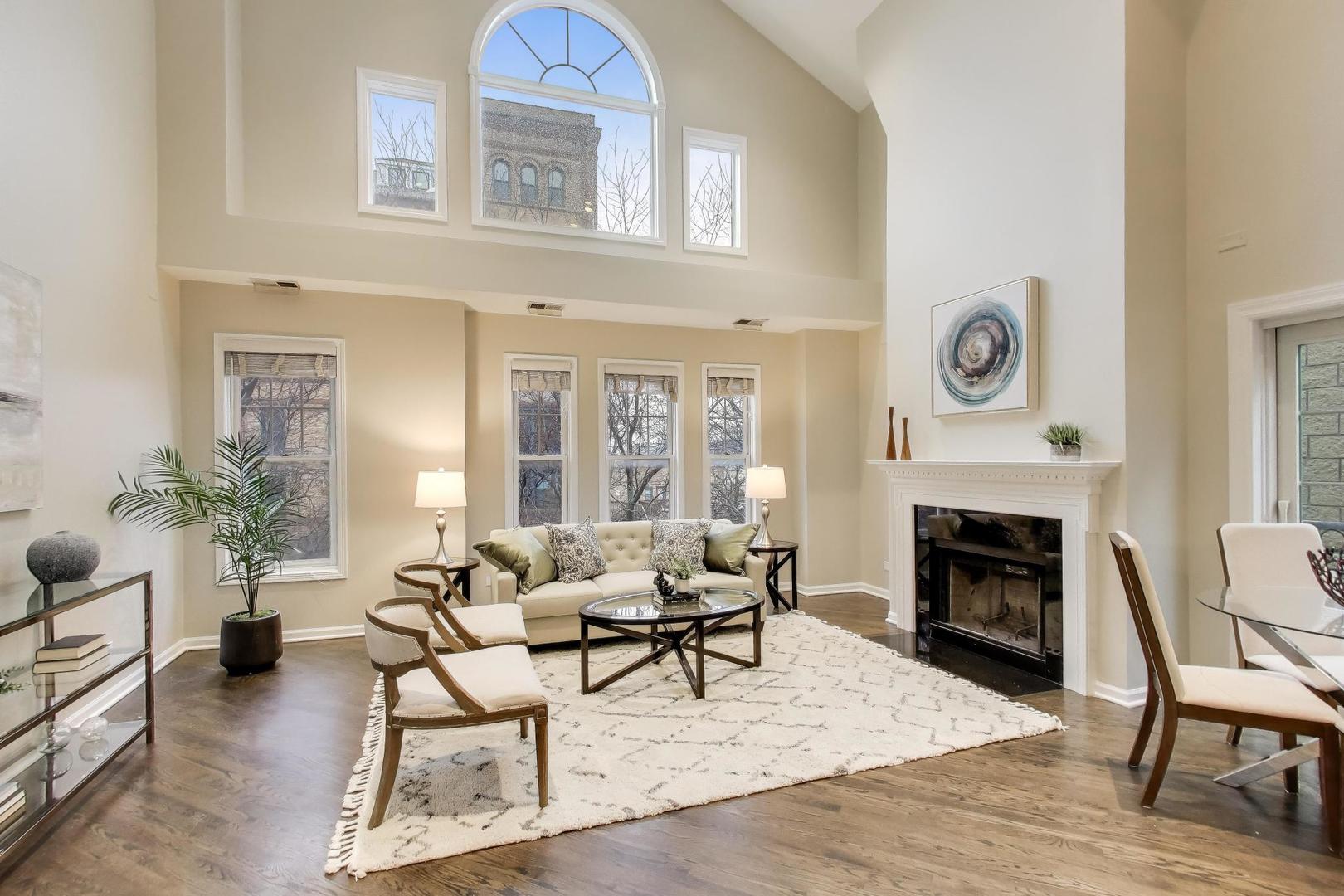 1312 W FLETCHER Street Unit: 3W