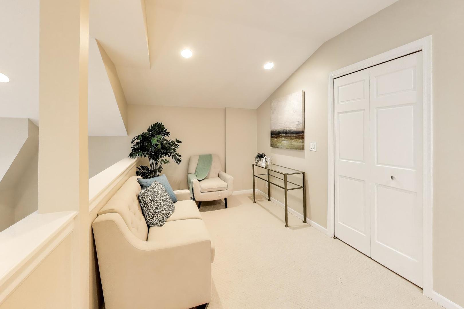 1312 W FLETCHER Street Unit: 3W