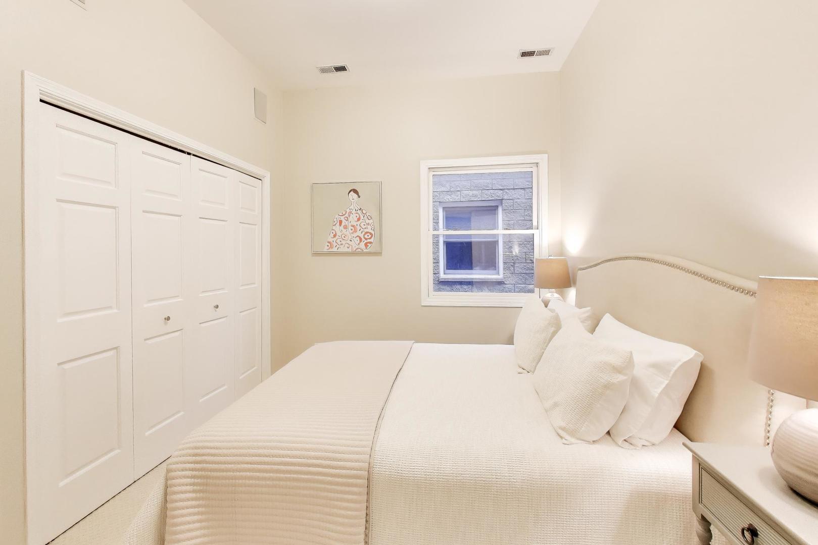 1312 W FLETCHER Street Unit: 3W