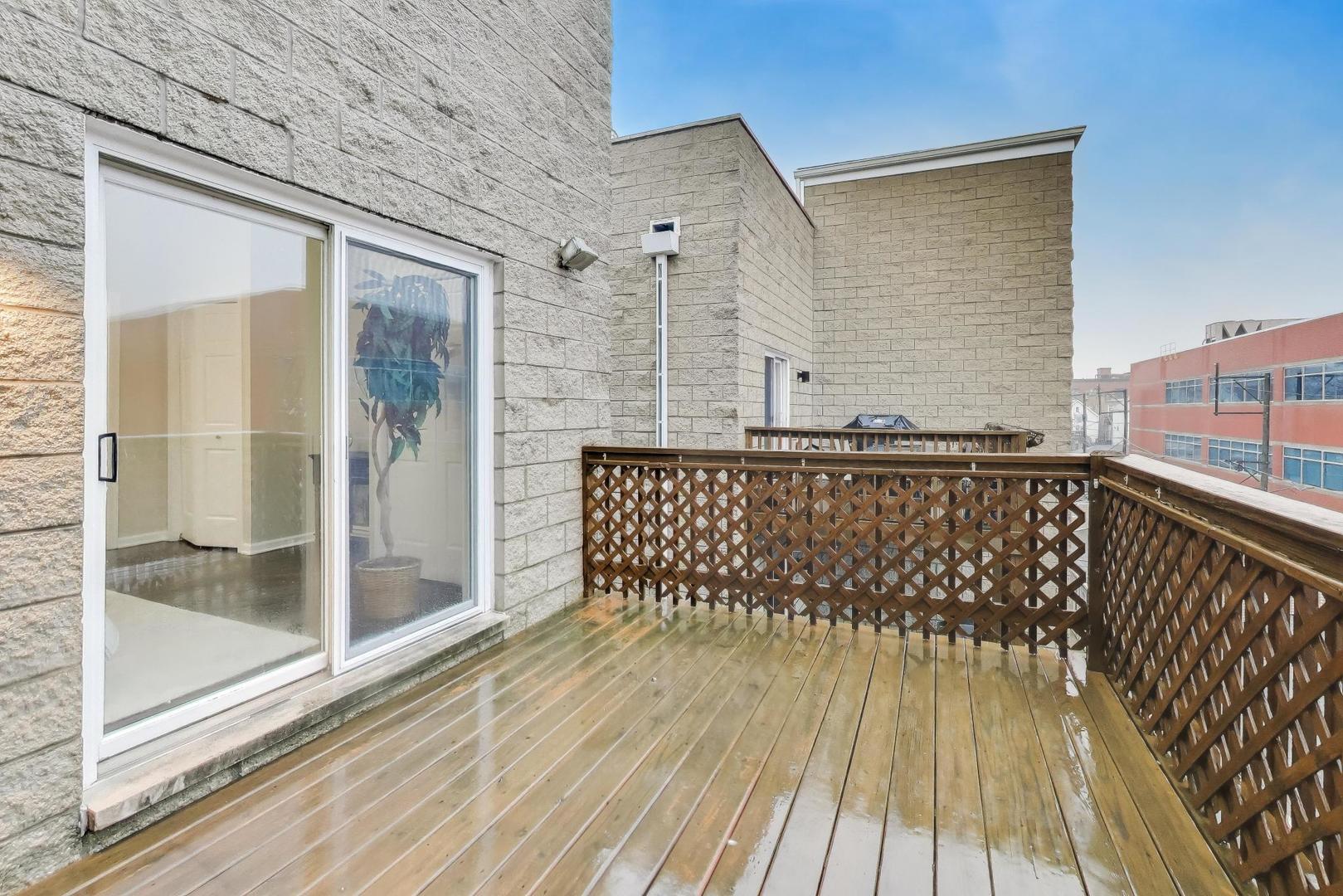 1312 W FLETCHER Street Unit: 3W