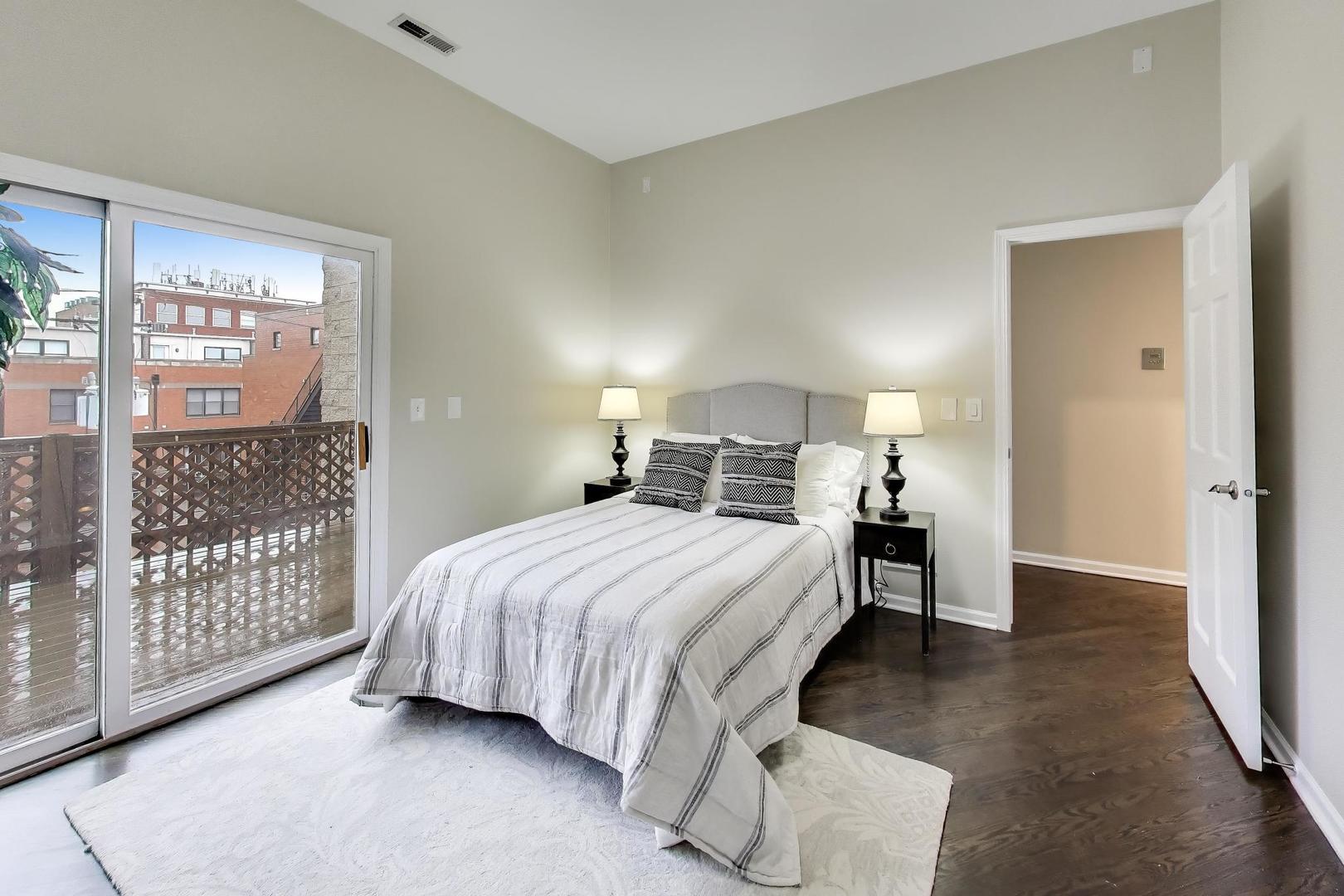 1312 W FLETCHER Street Unit: 3W