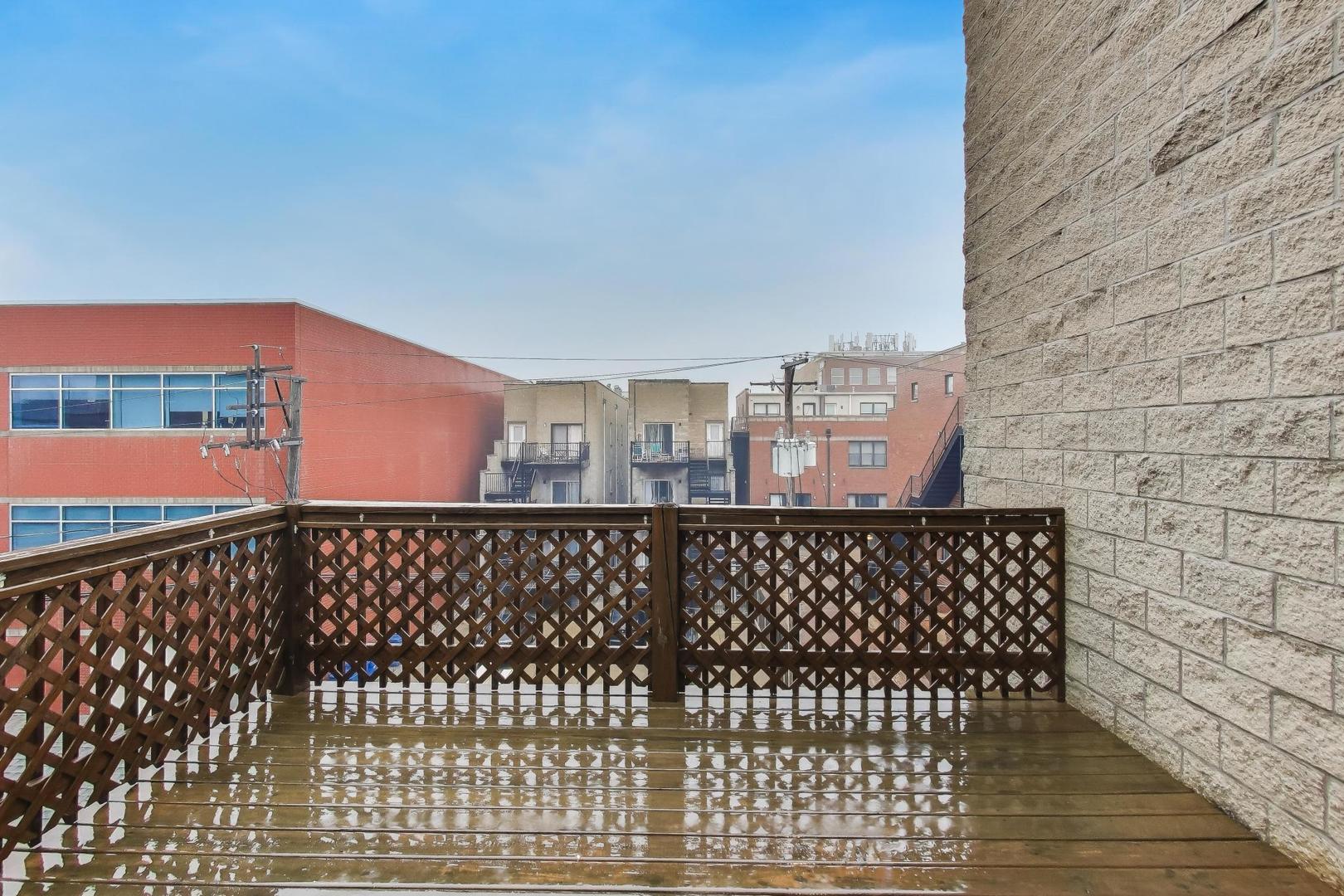 1312 W FLETCHER Street Unit: 3W