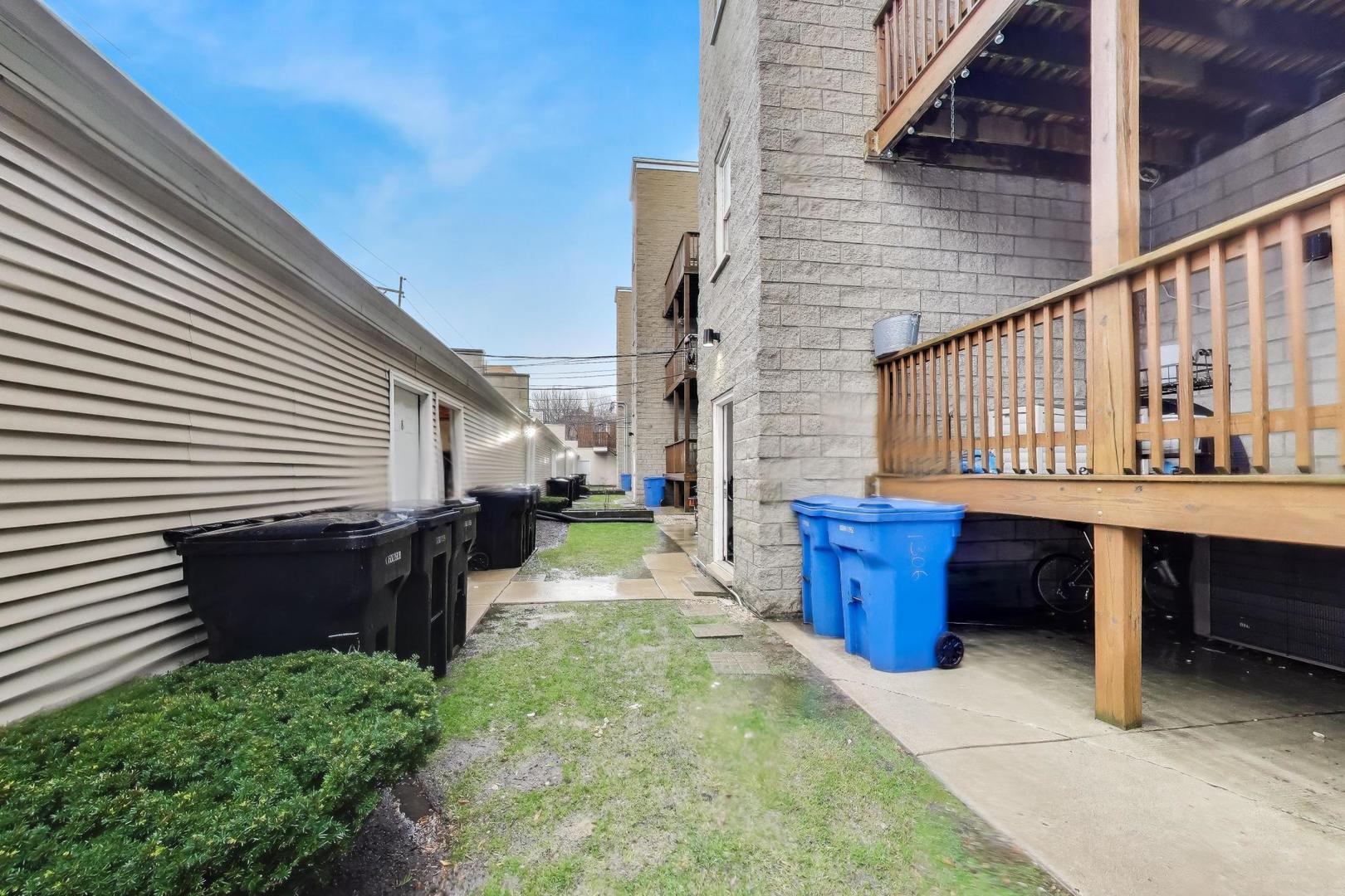 1312 W FLETCHER Street Unit: 3W