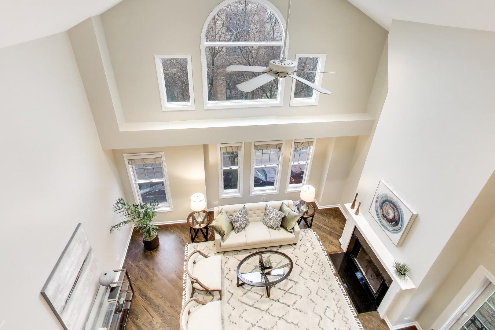 1312 W FLETCHER Street Unit: 3W