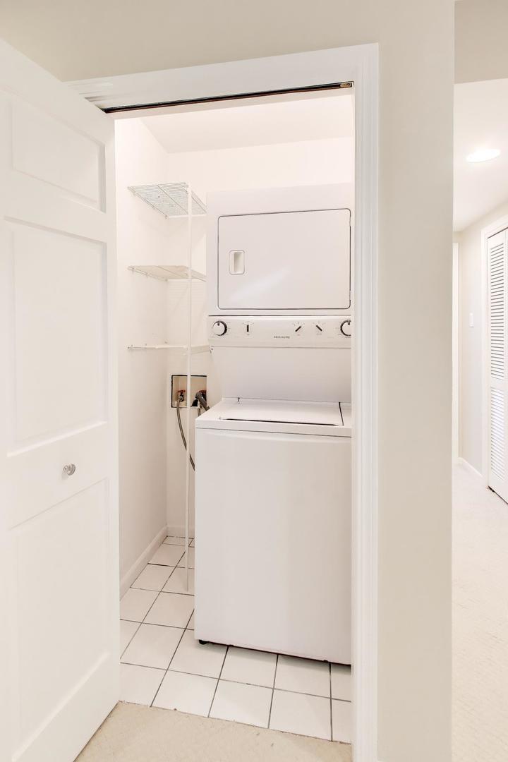 1312 W FLETCHER Street Unit: 3W