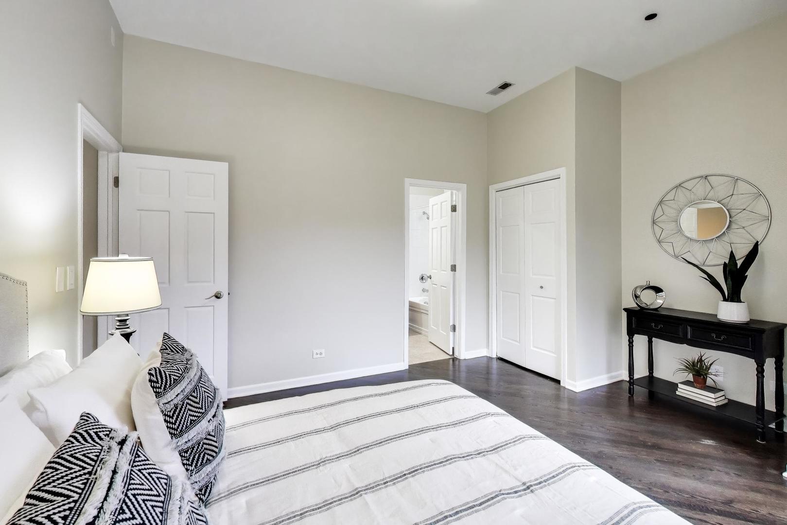 1312 W FLETCHER Street Unit: 3W