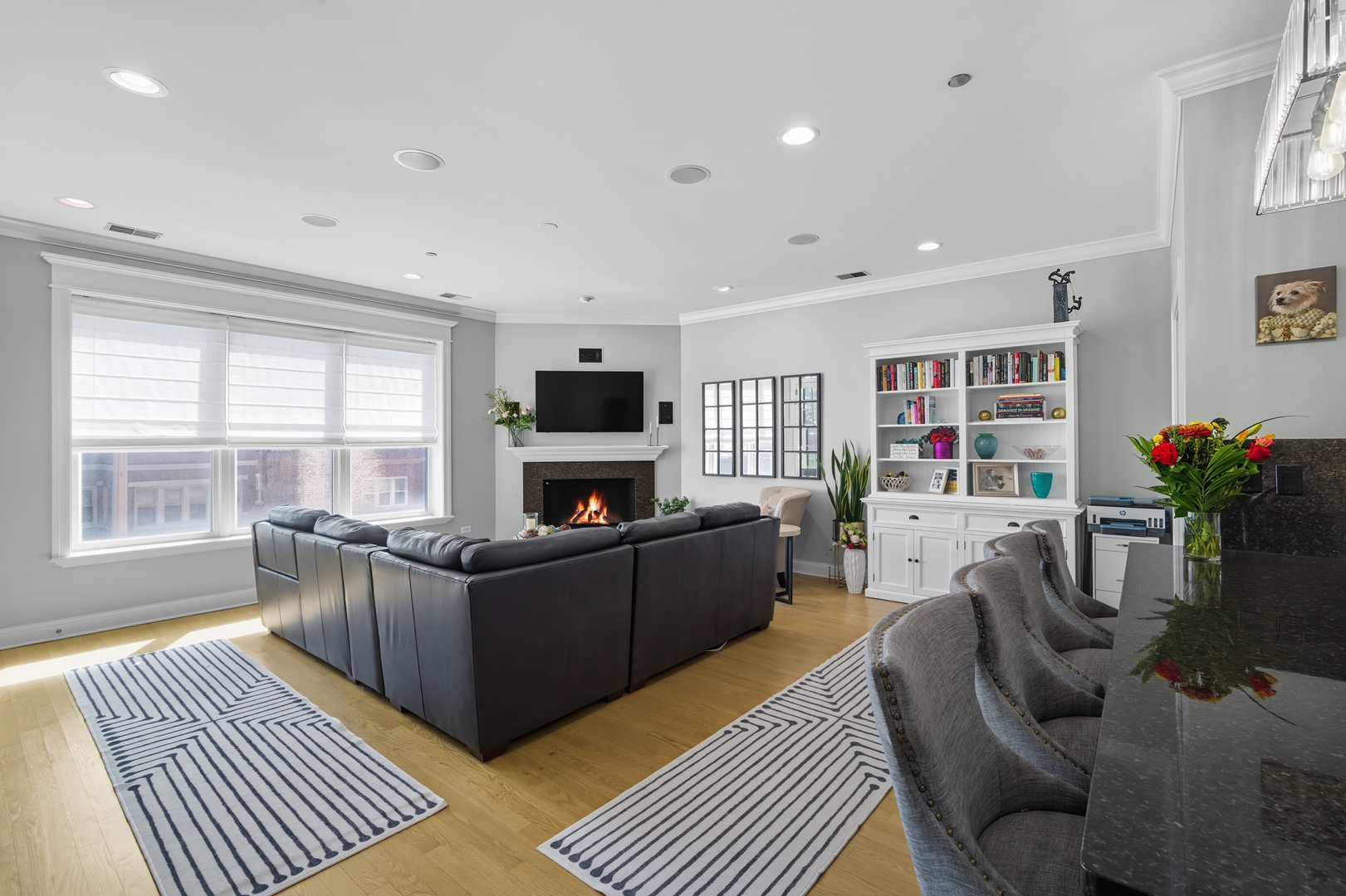 2801 N Oakley Avenue Unit: 202