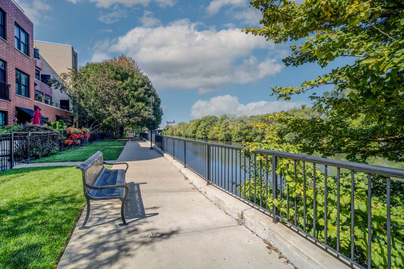 2801 N Oakley Avenue Unit: 202