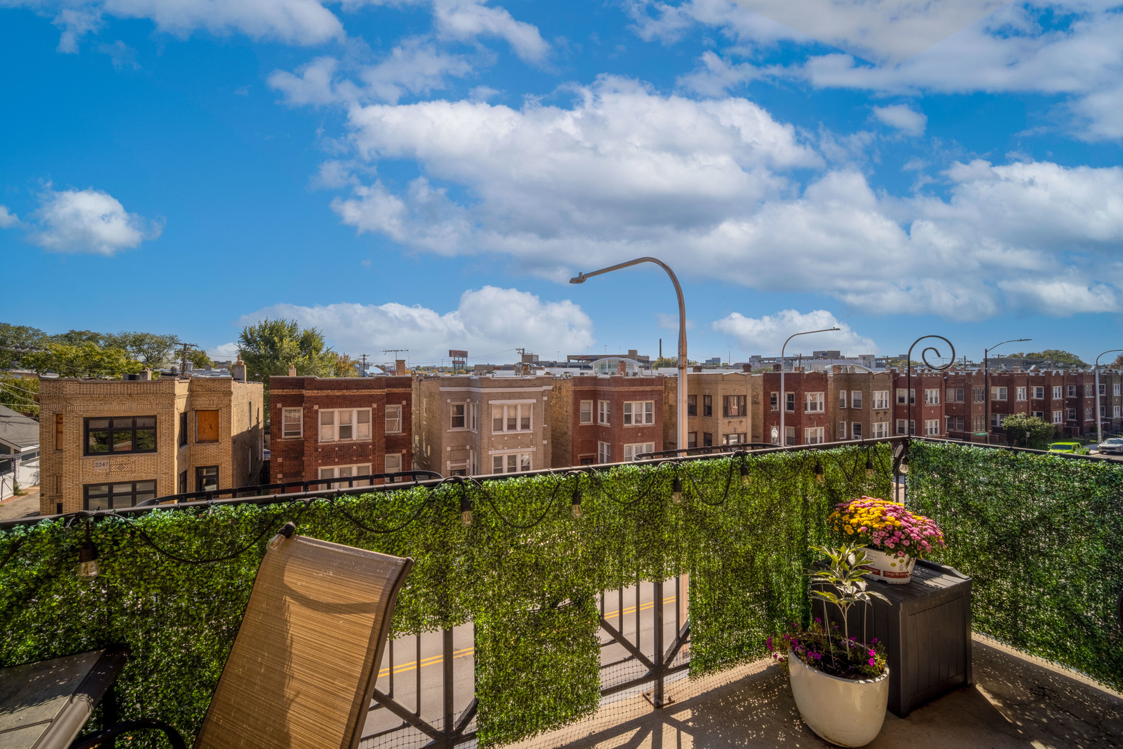 2801 N Oakley Avenue Unit: 202