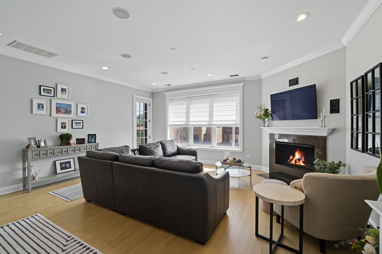 2801 N Oakley Avenue Unit: 202