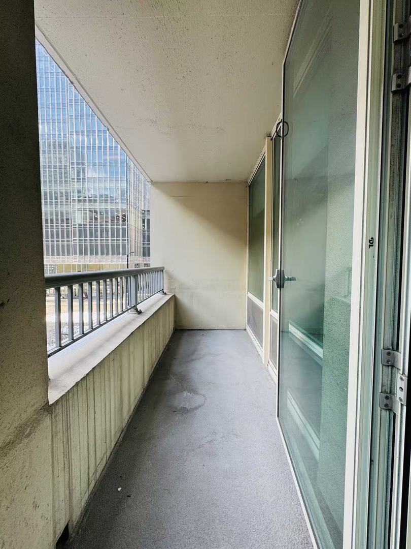 345 N LaSalle Drive Unit: 306