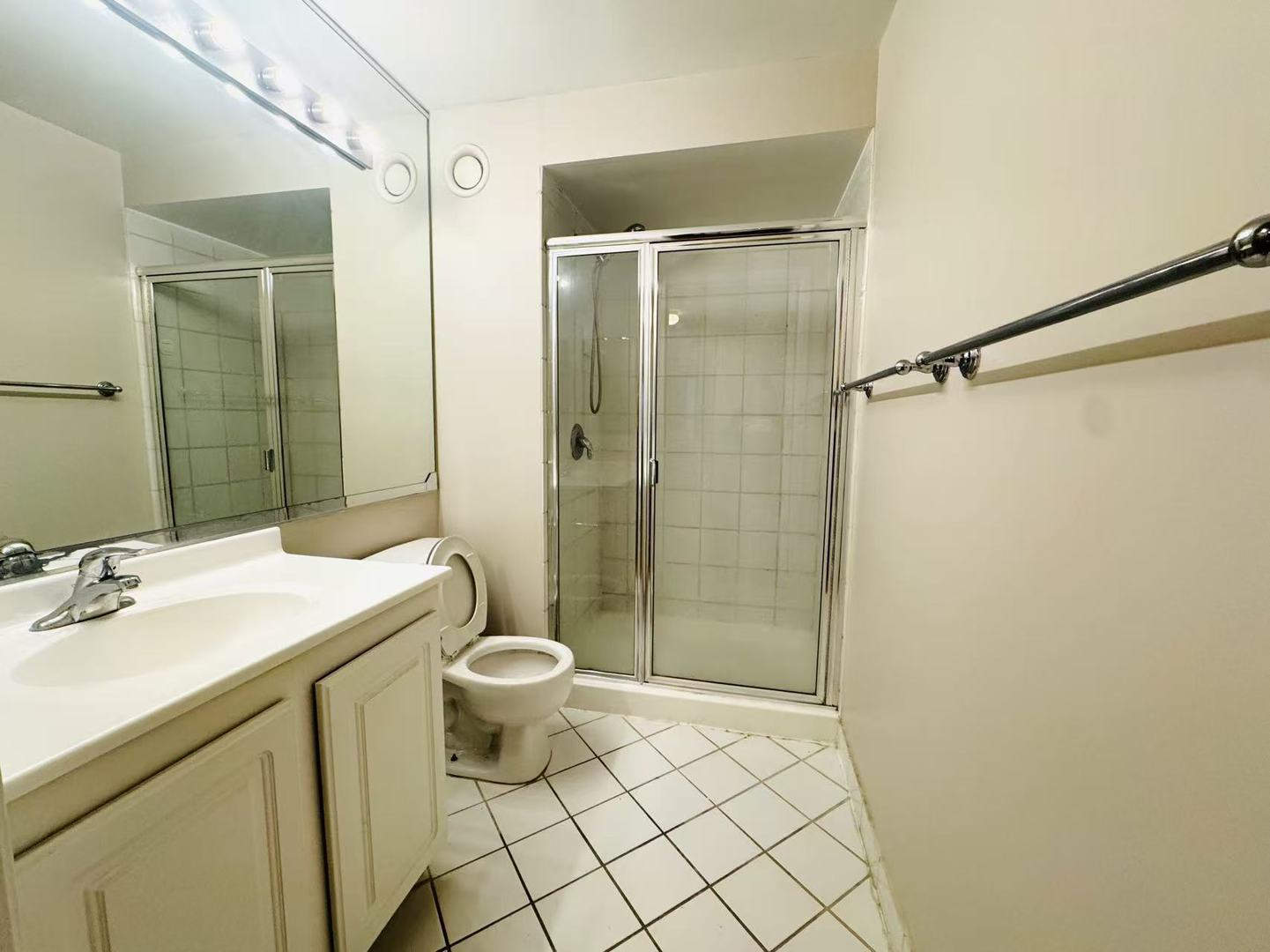 345 N LaSalle Drive Unit: 306