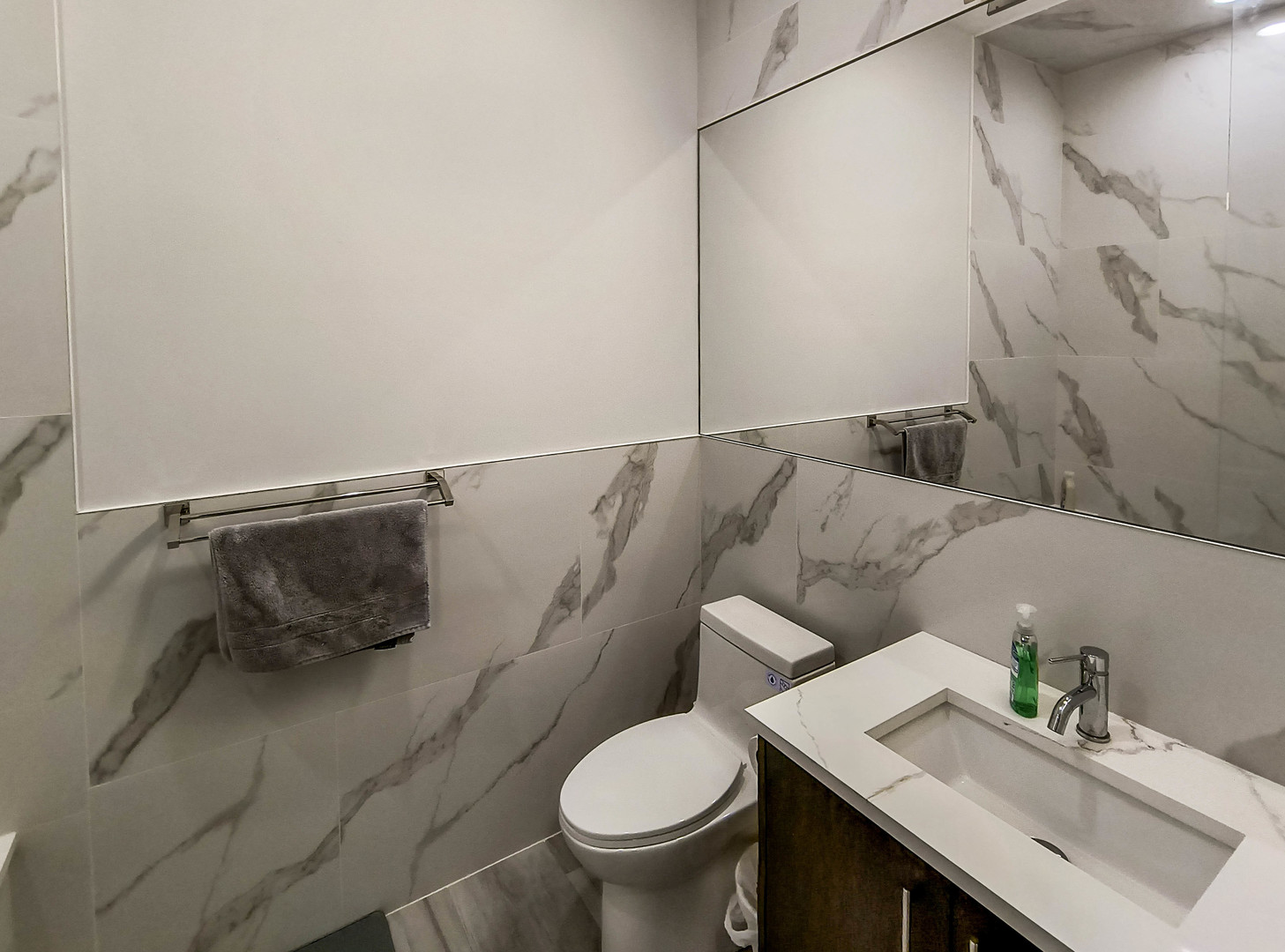 2924 W Medill Avenue Unit: 206