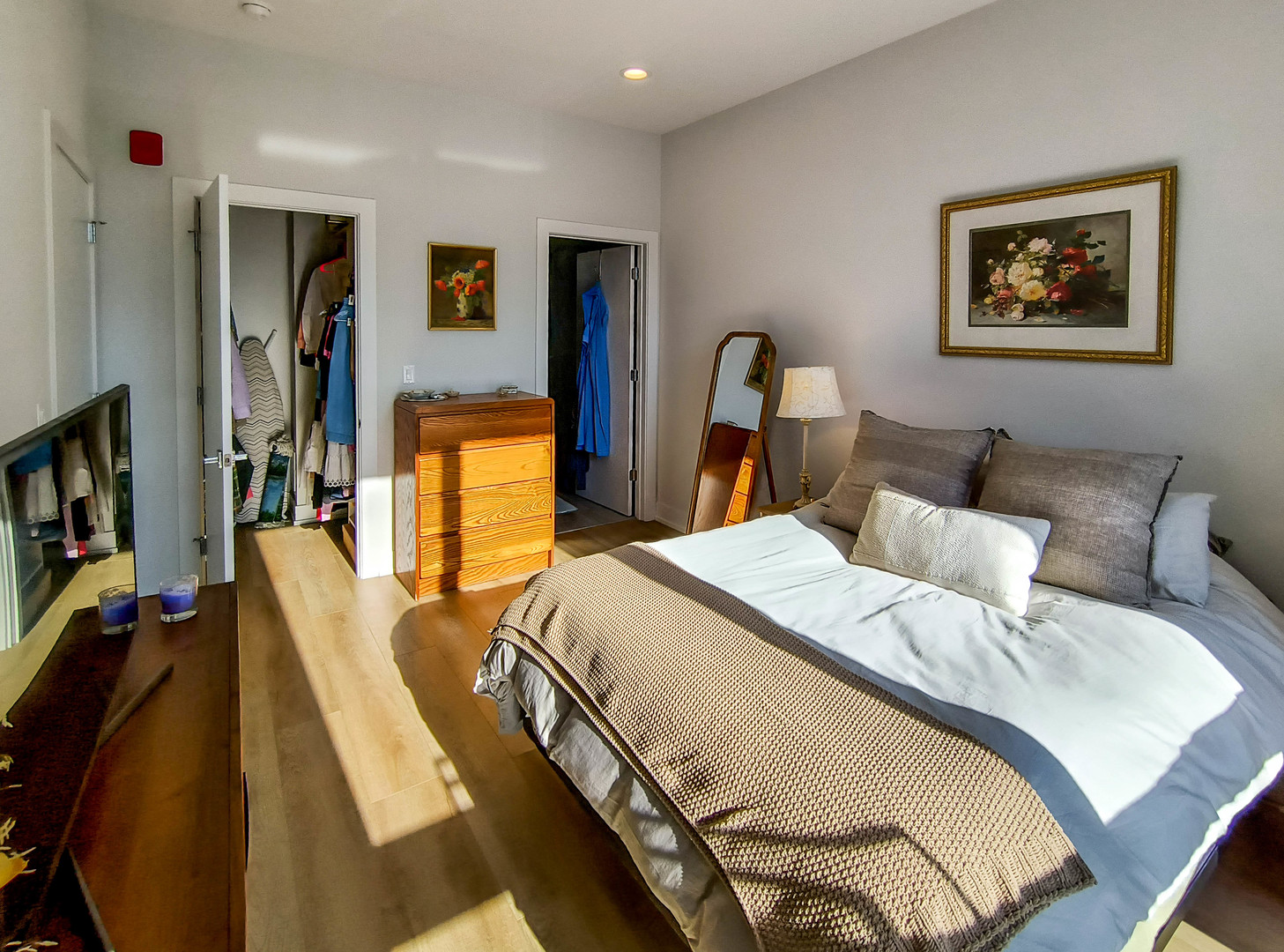 2924 W Medill Avenue Unit: 206