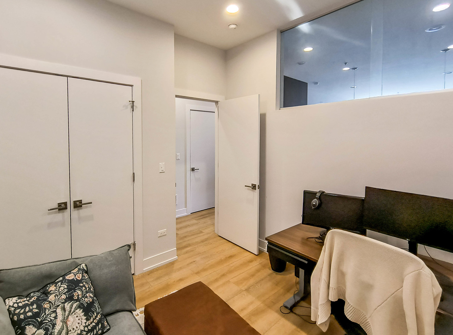 2924 W Medill Avenue Unit: 206