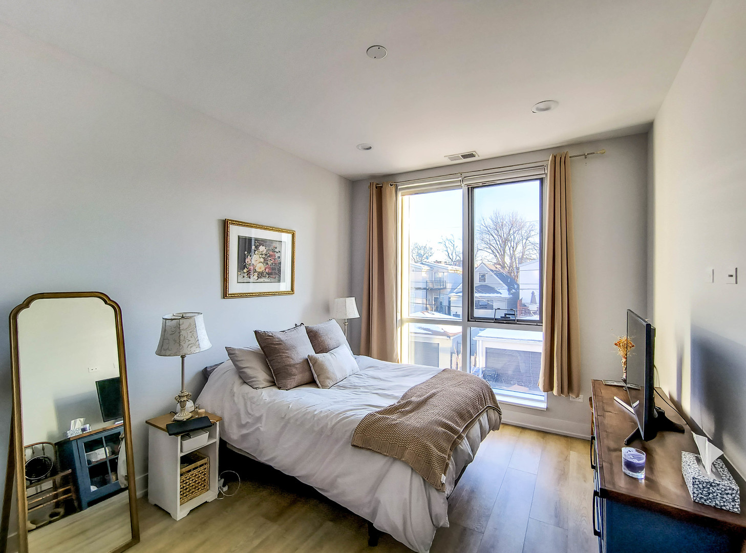 2924 W Medill Avenue Unit: 206