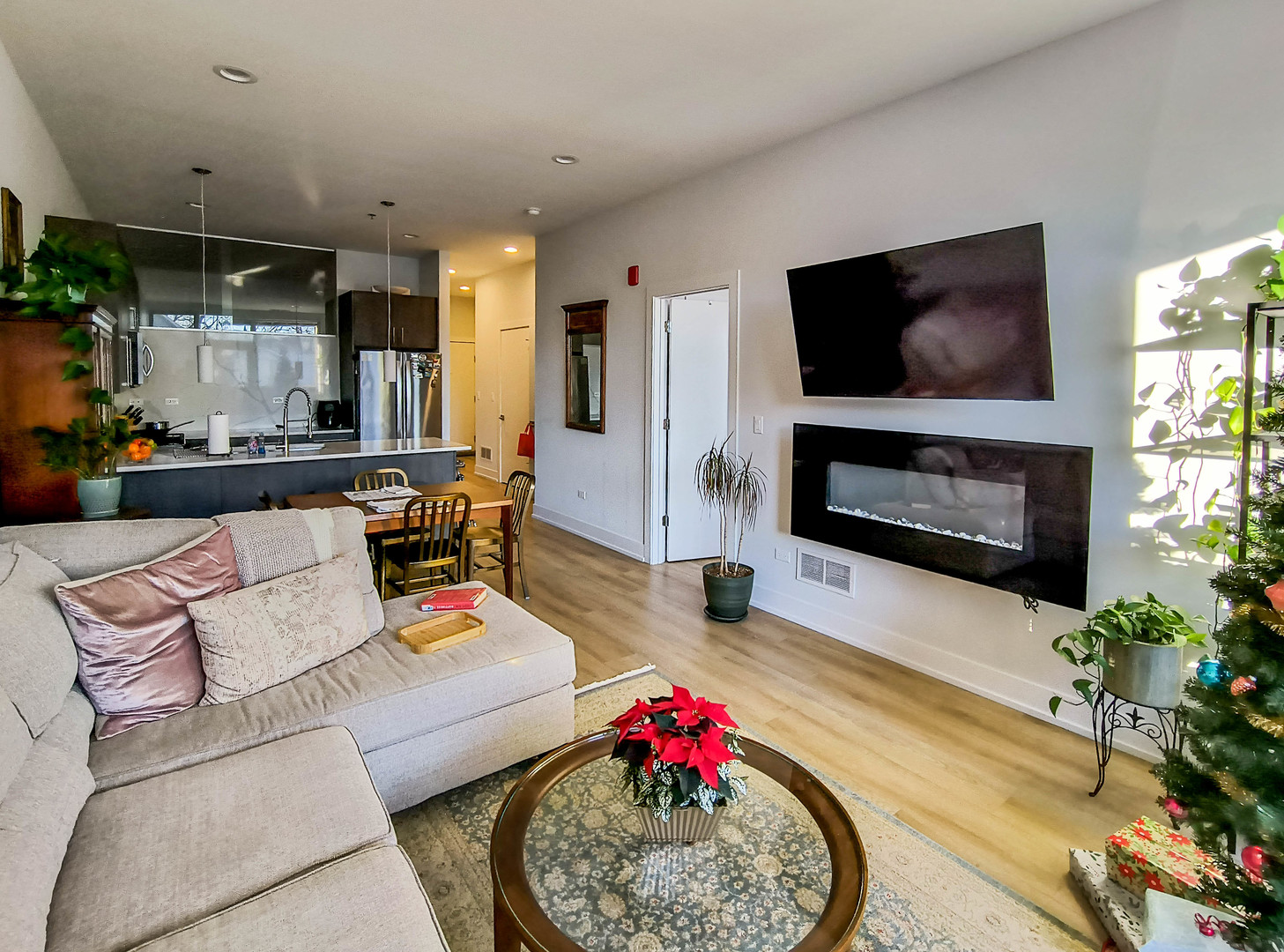 2924 W Medill Avenue Unit: 206