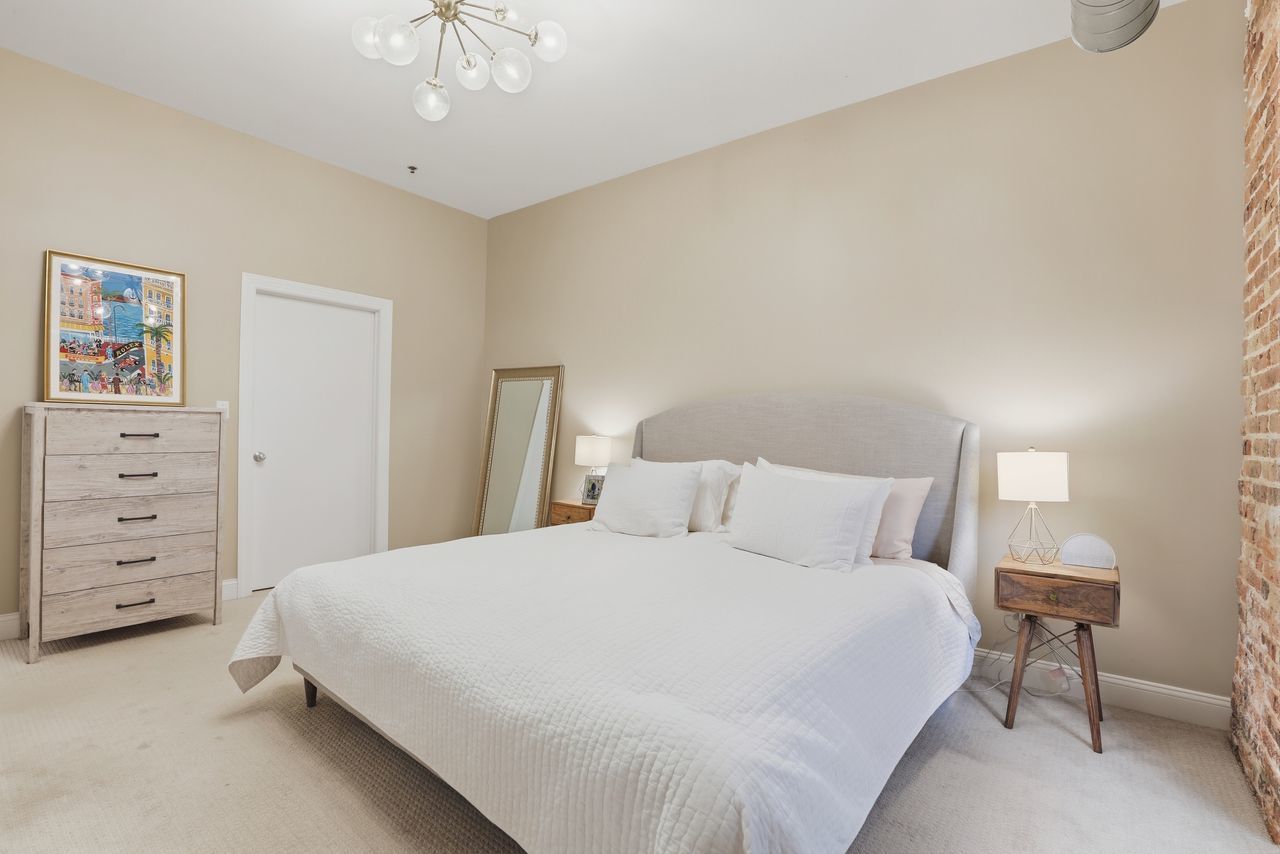 23 N Green Street Unit: 202