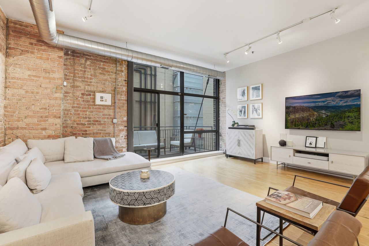 23 N Green Street Unit: 202