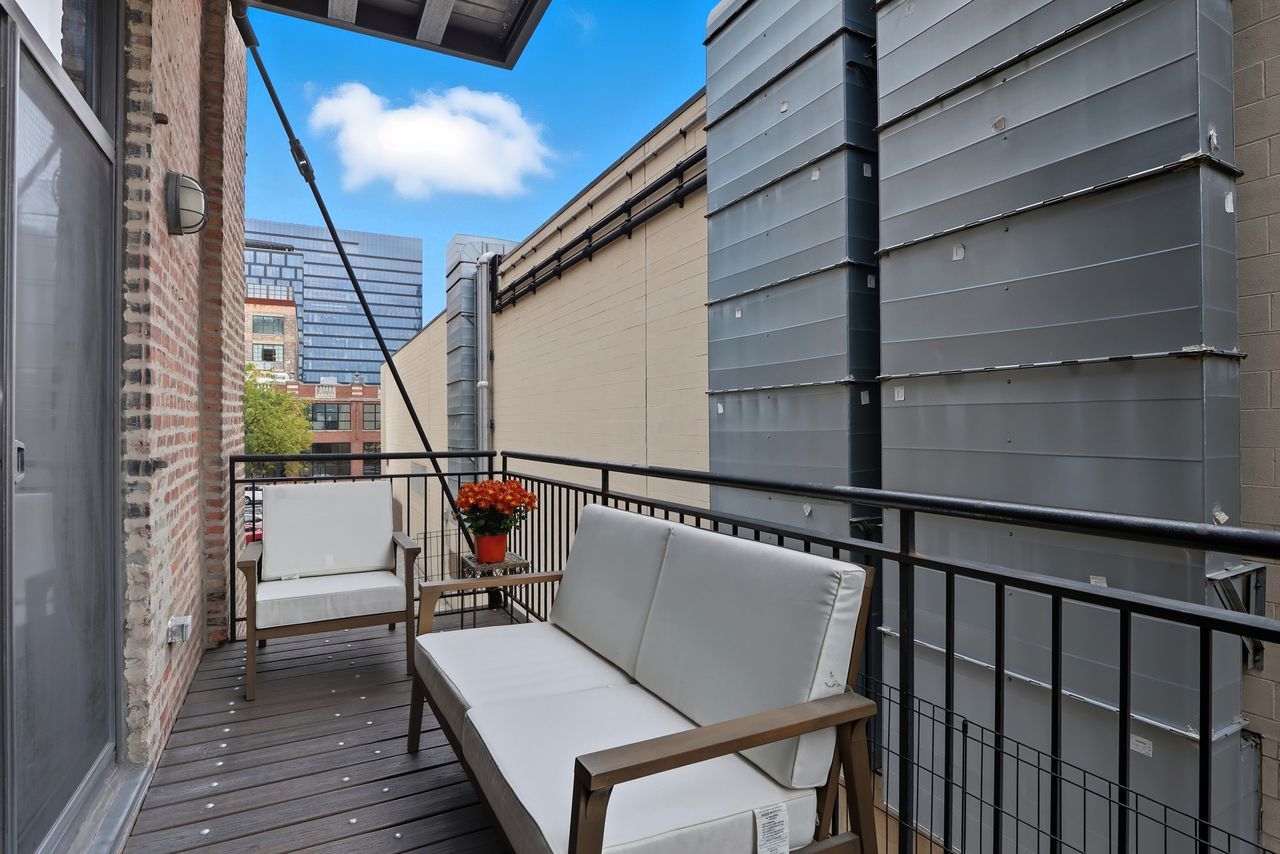 23 N Green Street Unit: 202
