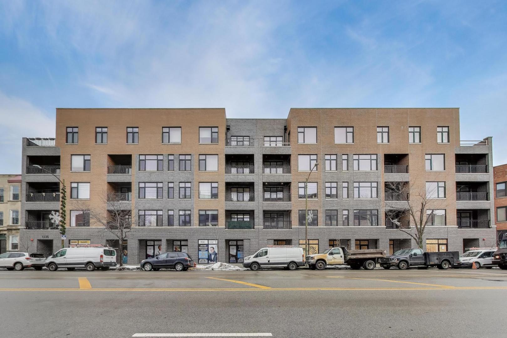 1317 N Western Avenue Unit: 201