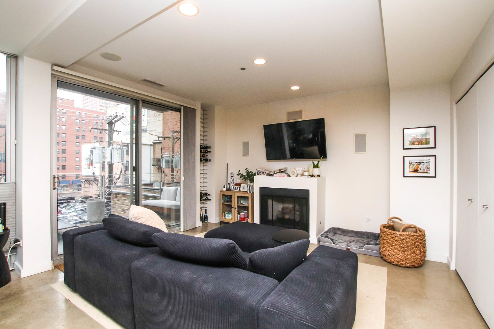 156 W Superior Street Unit: 302