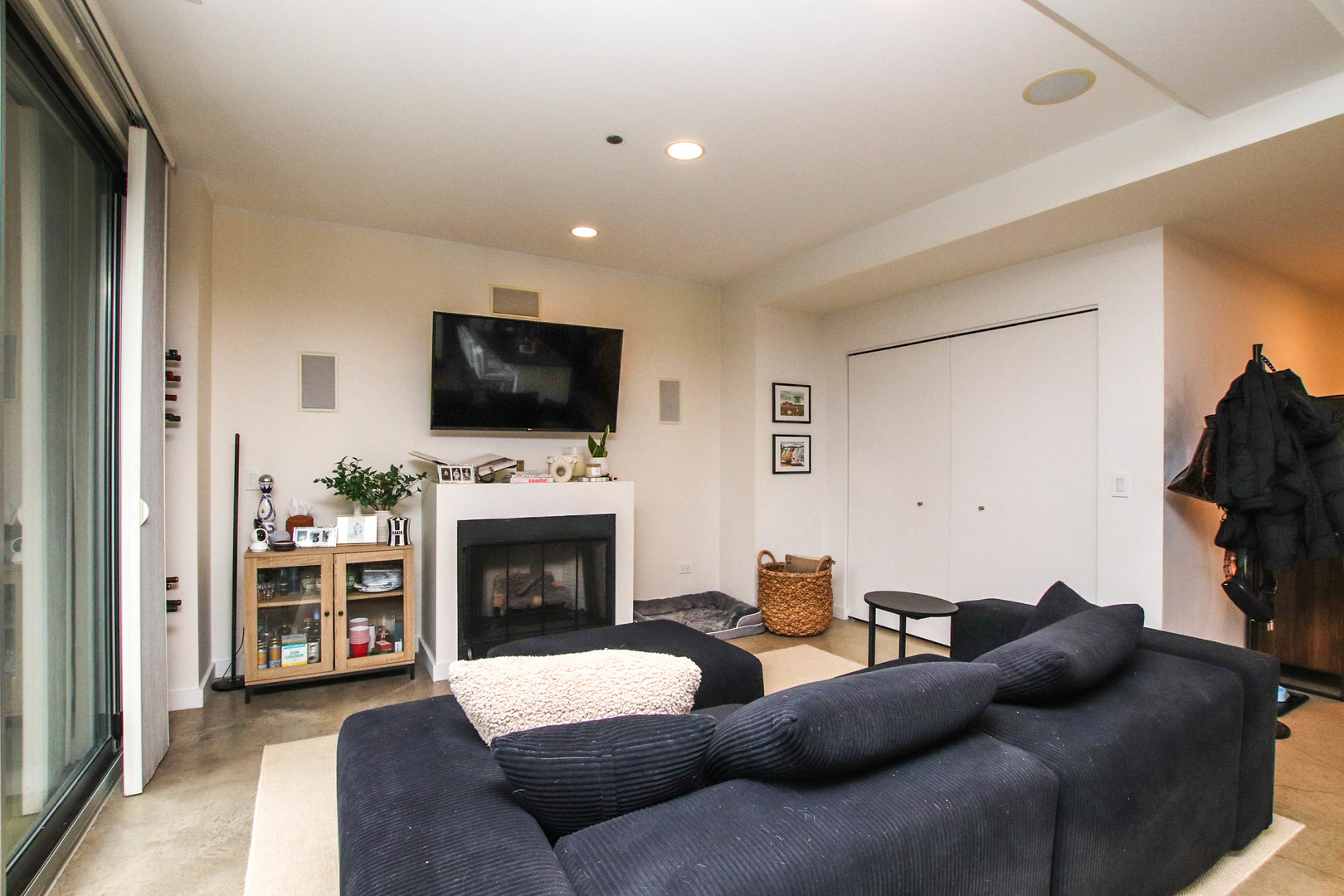 156 W Superior Street Unit: 302