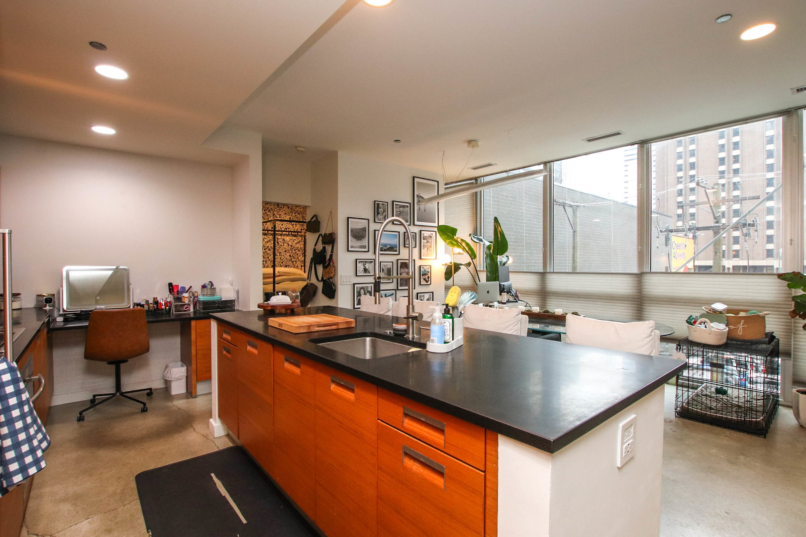 156 W Superior Street Unit: 302