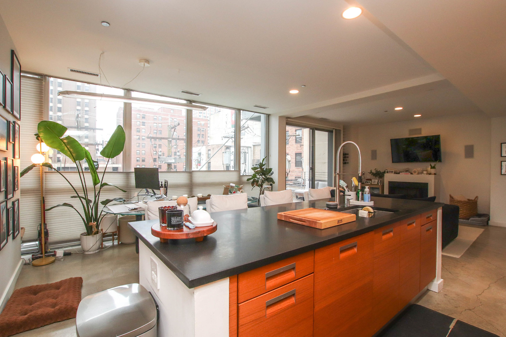 156 W Superior Street Unit: 302