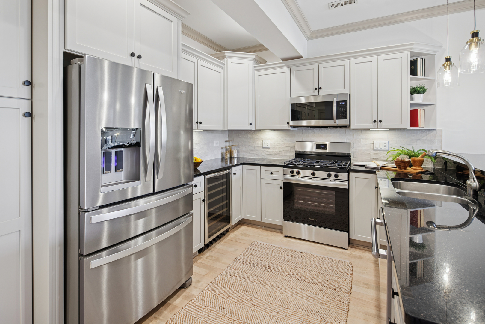 1890 N MILWAUKEE Avenue Unit: 3D