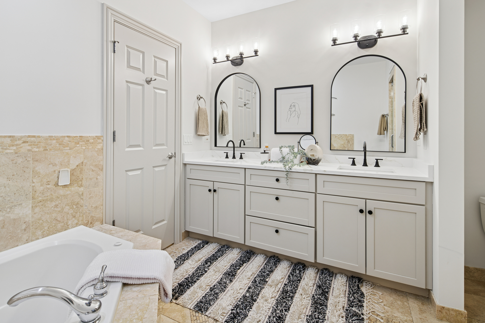 1890 N MILWAUKEE Avenue Unit: 3D