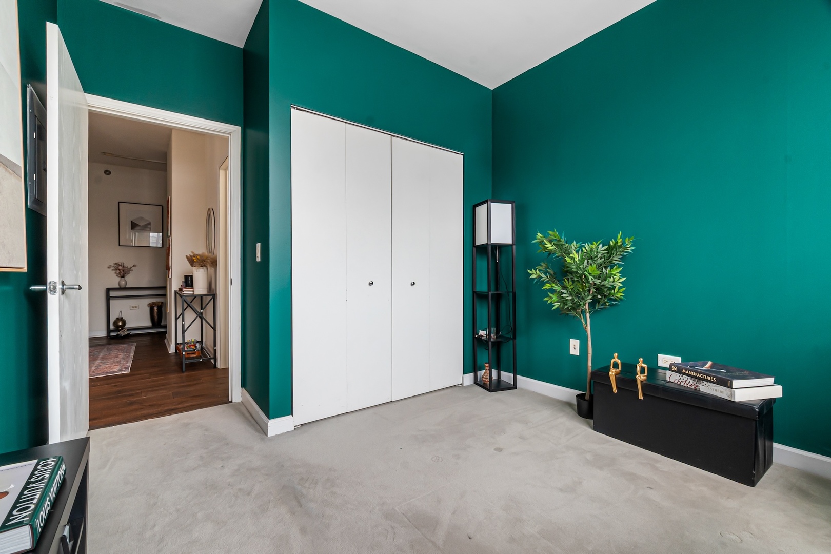 421 W Huron Street Unit: 805