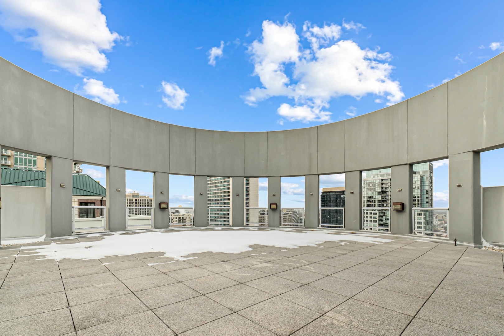 421 W Huron Street Unit: 805