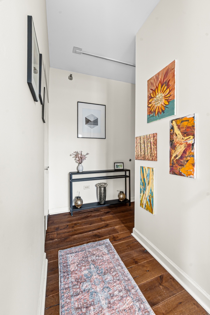 421 W Huron Street Unit: 805