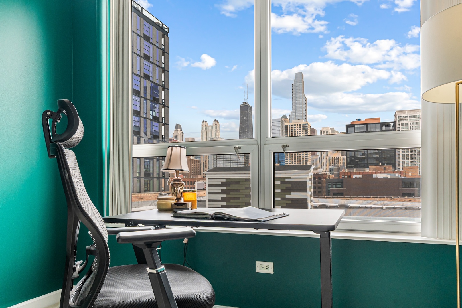 421 W Huron Street Unit: 805