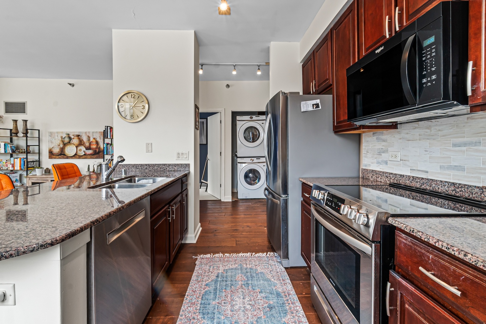 421 W Huron Street Unit: 805