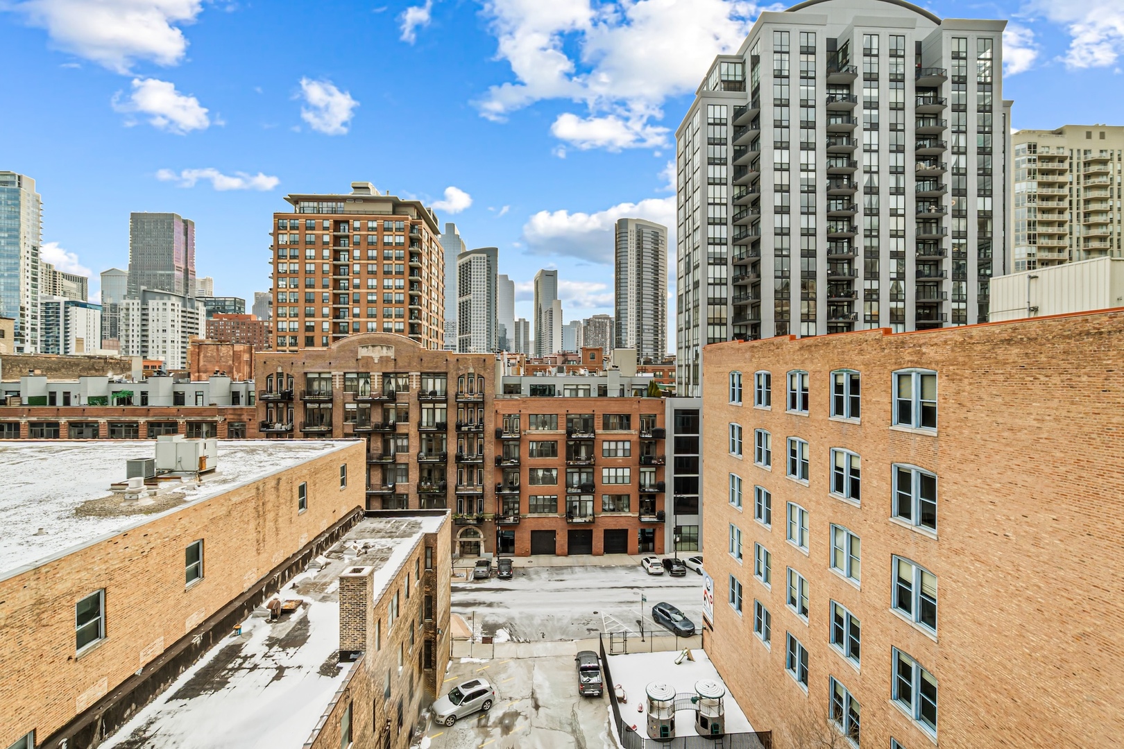 421 W Huron Street Unit: 805