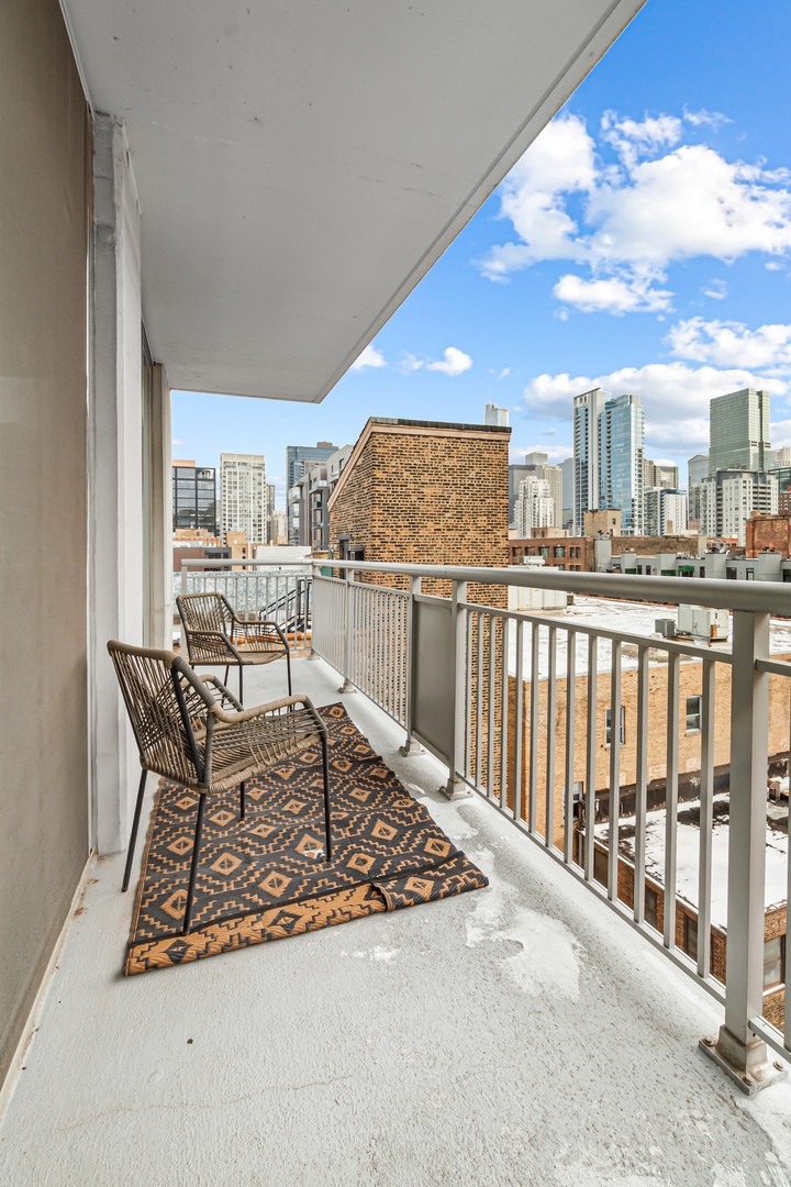 421 W Huron Street Unit: 805