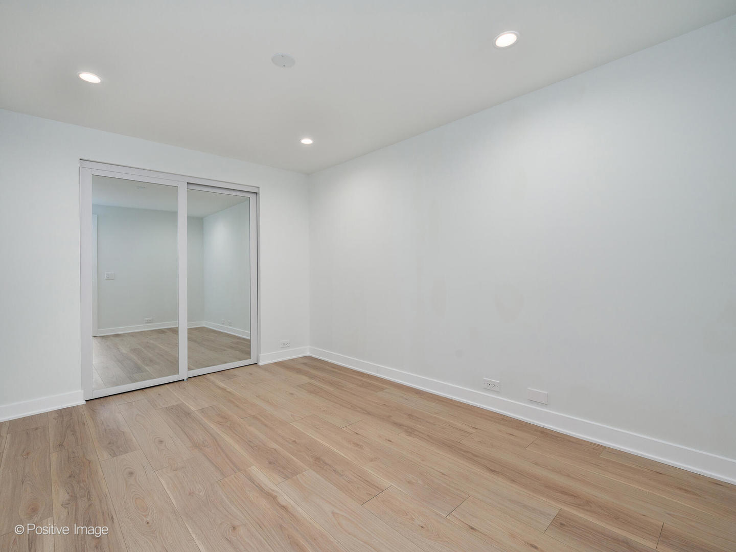 1560 N Sandburg Terrace Unit: 1609J